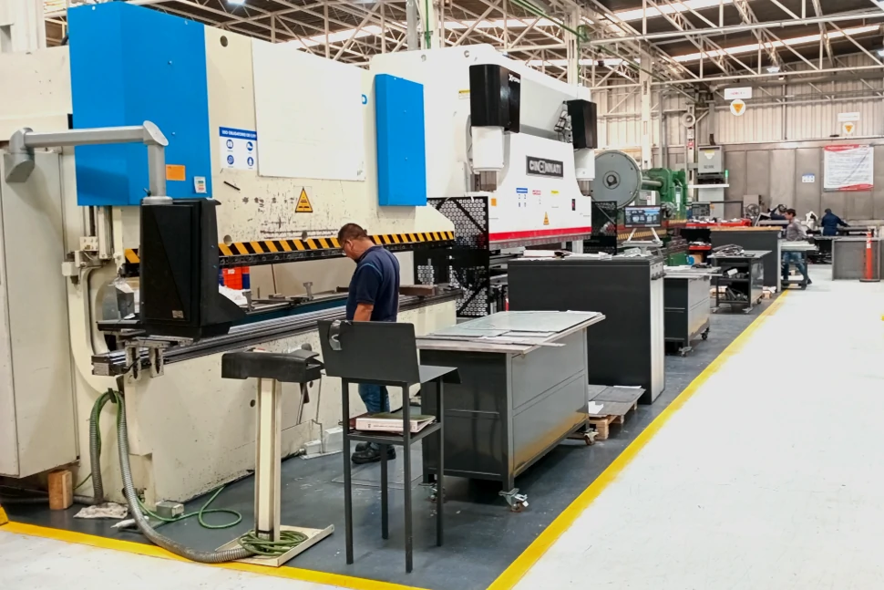 Paneles acústicos industriales para control de ruido, eficiencia y calidad. Canias acústicas industriales, soluciones a medida para entornos industriales..